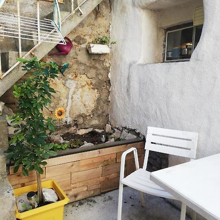 Charmant Appartement En Centre-Ville Medieval Gigean Luaran gambar