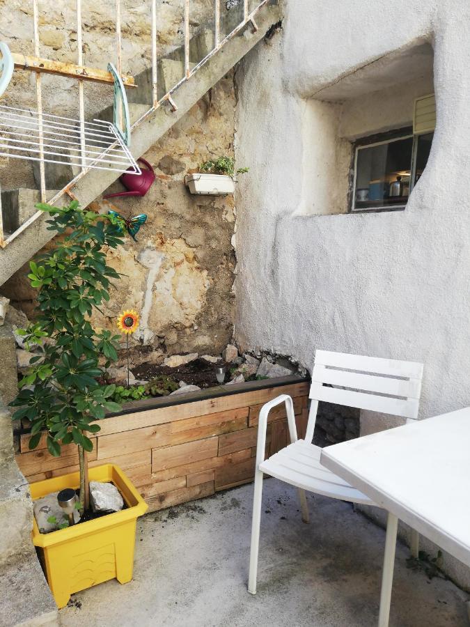 Charmant Appartement En Centre-Ville Medieval Gigean Luaran gambar